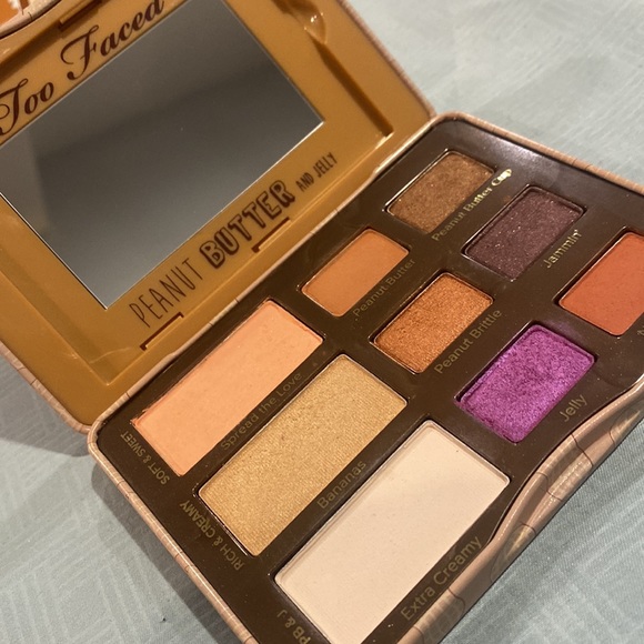 Too Faced Peanut Butter and Jelly Eyeshadow Palette - Picture 3 of 4